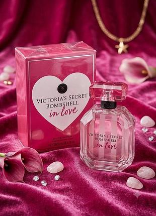 Victoria’s secret bombshell in love