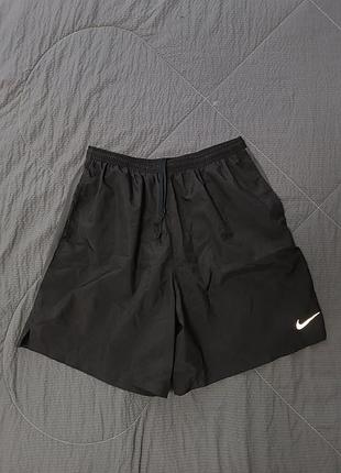 Спортивні шорти nike