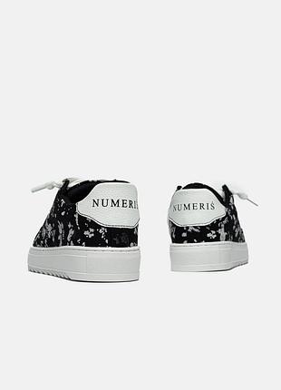 Numeris acrylic black white 7