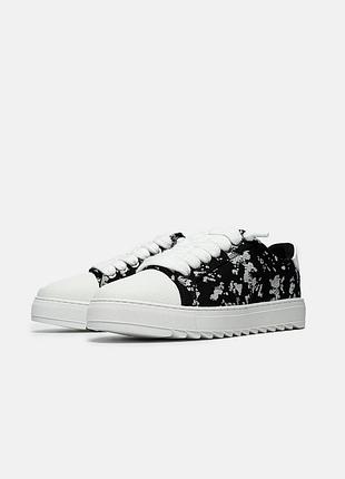 Numeris acrylic black white 2