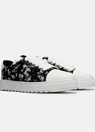 Numeris acrylic black white