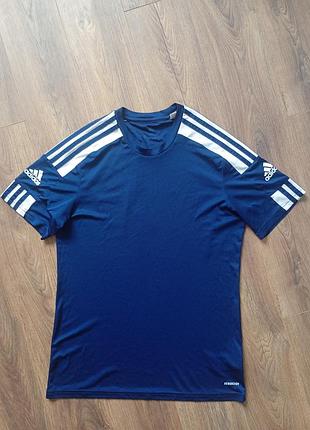 Брендова футболка adidas.