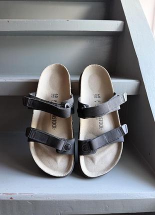 Жіночі шльопанці чорні birkenstock sahara futura