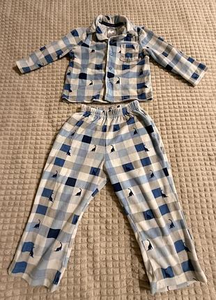 Дитяча фланелева або флісова піжама бренду tu clothing, що складається із сорочки на ґудзиках і вільних штанів на резинці.