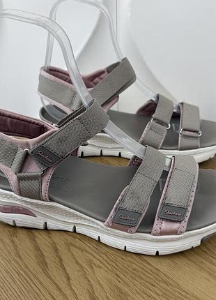 Оригінальні сандалі skechers