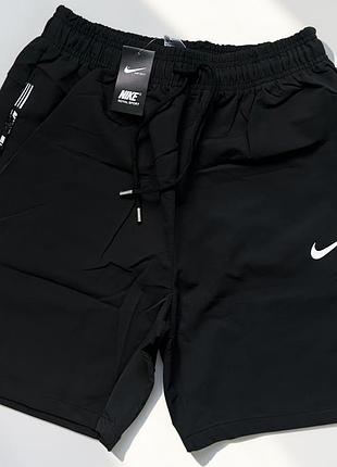 Чоловічі спортивні шорти nike