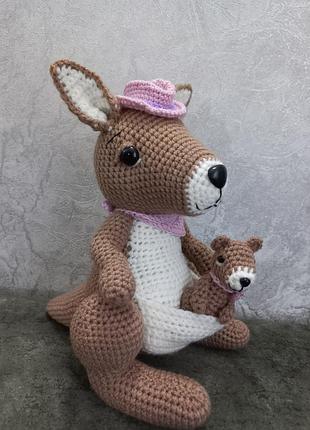 Вязаная игрушка кенгуру 3