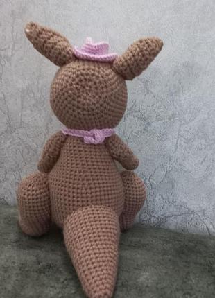 Вязаная игрушка кенгуру 4