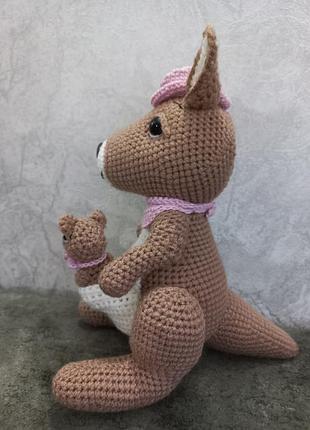 Вязаная игрушка кенгуру 5