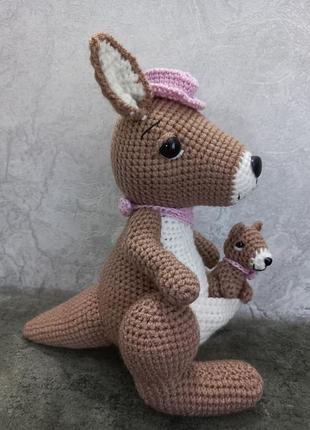 Вязаная игрушка кенгуру 6