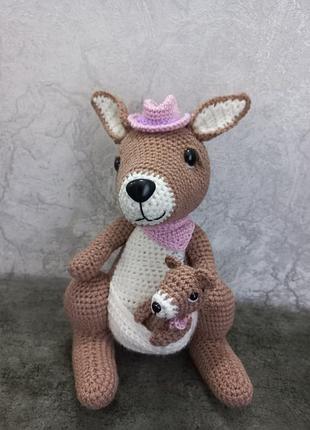 Вязаная игрушка кенгуру 2