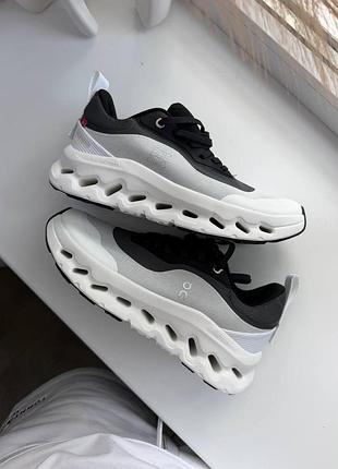 Жіночі кросівки loewe in cloudtilt white black