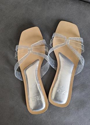 Шльопанці zara