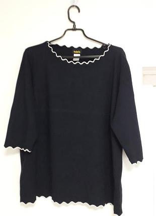 Ambria  
48,/4xl/54 ( батал)
жiноча темно синя кофта з рукавами 3,/4
з білим краєм.
ідеальний стан