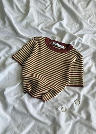 Вкорочений топ у смужку, облягаюча футболка в рубчик zara xs