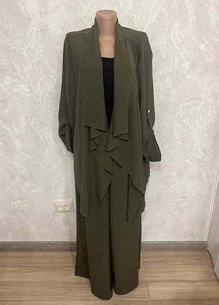 Красивый легкий костюм р.60-62