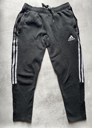 Чоловічі спортивні штани adidas,розмір м,чорного кольору