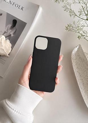 Чохол для телефона iphone 14 чорного кольору.