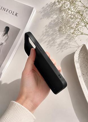 Чохол для телефона iphone 14 чорного кольору.