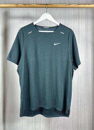 Nike running красива спортивна футболка для бігу та спорту з шикарним дизайном розмір l