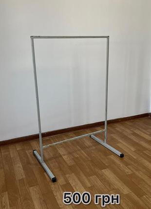 Манекен, тротуарна вивіска, стійка для одягу