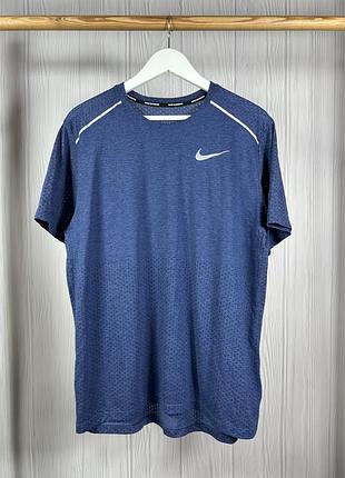 Nike running dri fir спортивна футболка з гарним дизайном для бігу розмір