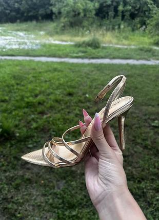 Шикарні ефектні босоніжки на каблуку 36,5/37р. 🌸💗