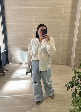 Джинси з високою посадкою та імітовано рвані zara