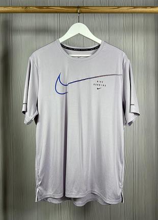 Nike running division swoosh purple футболка з шикарним дизайном розмір l