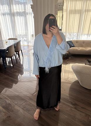 Шикарна блакитна блузка з пірʼям zara