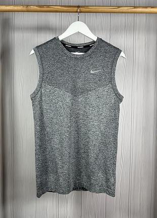 Nike running gray run fast майка спортивна з гарним дизайном розмір s