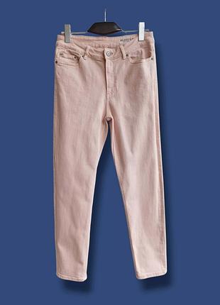 Жіночі пудрові джинси relaxed slim від marks and spencer.