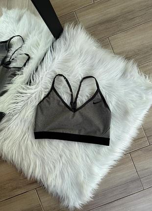 Спортивний топ nike