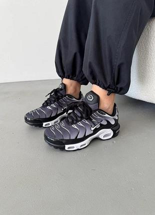 Женские кроссовки nike air max tn plus black/metallic silver / smb+ 🔗