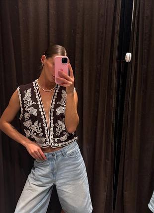 🍩 вышитая жилетка от zara
