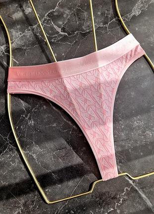 Трусики-стринги хлопковые с логотипом на резинке от бренда victoria’s secret pretty blossom logos