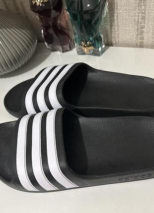 Шльопанці на хлопчика adidas оплатила на карту