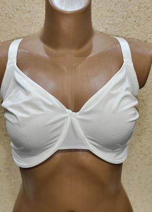 Красивый бюстгальтер мягкий на косточках uk42e/f eur95e/f