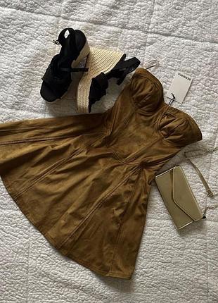 Корсетна сукня з чашками bershka
