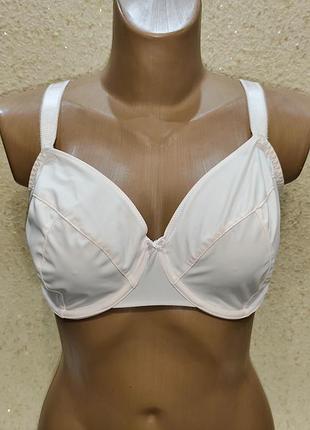 Красивый бюстгальтер мягкий на косточках uk40e/f eur90e/f