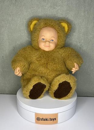 Колекційна м’яконабивна лялька-пупс «маленьке ведмежатко» (baby bear) від відомого австралійського фотографа анни геддес (anne geddes).