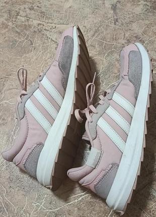 Кроссовки adidas, размер 38.