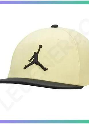 Кепка nike jordan pro jumpman snapback бежевий чорний унісекс спортивна кепка з вишитим логотипом sku_ar2118-706