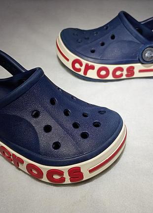Дитячі оригінальні сабо бренд: crocs (оригінал) ​модель: bayaband clog kids. ​розмір: c8 (наш 24–25, устілка 15 см)
колір синій