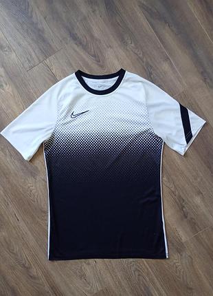 Брендова футболка nike.