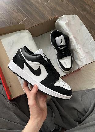 Жіночі кросівки найк аір джордан nike air jordan 1 low black white 40