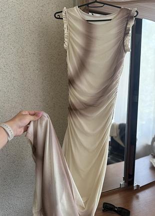 Елегантна сукня міді з драпіруванням
