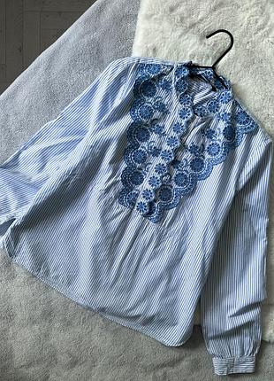 Голубая блуза с вышивкой zara