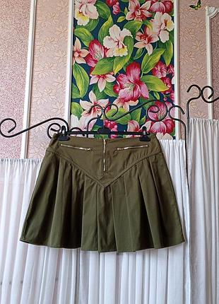 Стильна юбка з плісеровкою та замочками prettylittlething shape.