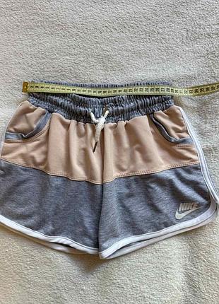Жіночі шорти nike